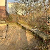 Bild vom Spielplatz anzeigen.