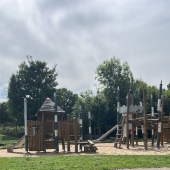 Bild vom Spielplatz anzeigen.