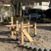Bild vom Spielplatz anzeigen.