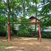 Bild vom Spielplatz anzeigen.