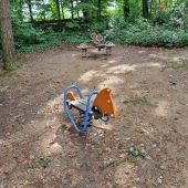 Bild vom Spielplatz anzeigen.
