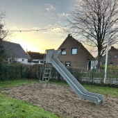 Bild vom Spielplatz anzeigen.