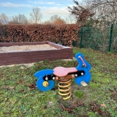 Bild vom Spielplatz anzeigen.