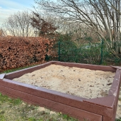 Bild vom Spielplatz anzeigen.