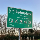 Bild vom Spielplatz anzeigen.