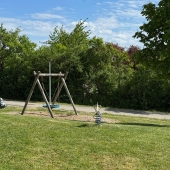 Bild vom Spielplatz anzeigen.