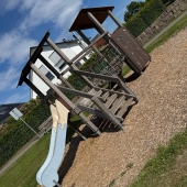 Bild vom Spielplatz anzeigen.