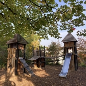 Bild vom Spielplatz anzeigen.