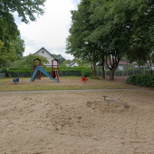 Bild vom Spielplatz anzeigen.