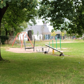Bild vom Spielplatz anzeigen.