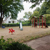 Bild vom Spielplatz anzeigen.