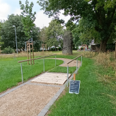 Bild vom Spielplatz anzeigen.