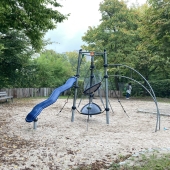 Bild vom Spielplatz anzeigen.