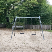 Bild vom Spielplatz anzeigen.
