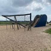 Bild vom Spielplatz anzeigen.