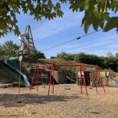 Bild vom Spielplatz anzeigen.