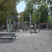 Bild vom Spielplatz anzeigen.