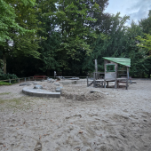 Bild vom Spielplatz anzeigen.