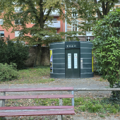 Bild vom Spielplatz anzeigen.