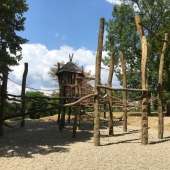 Bild vom Spielplatz anzeigen.