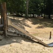 Bild vom Spielplatz anzeigen.