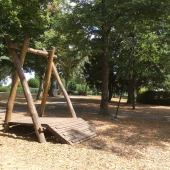 Bild vom Spielplatz anzeigen.