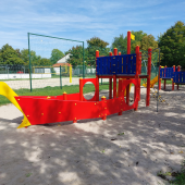 Bild vom Spielplatz anzeigen.