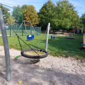 Bild vom Spielplatz anzeigen.