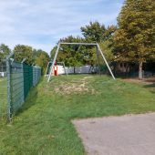 Bild vom Spielplatz anzeigen.