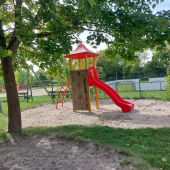Bild vom Spielplatz anzeigen.