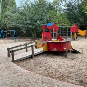 Bild vom Spielplatz anzeigen.