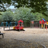 Bild vom Spielplatz anzeigen.