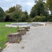 Bild vom Spielplatz anzeigen.
