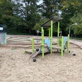 Bild vom Spielplatz anzeigen.