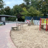 Bild vom Spielplatz anzeigen.
