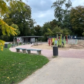Bild vom Spielplatz anzeigen.