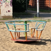 Bild vom Spielplatz anzeigen.