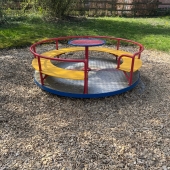 Bild vom Spielplatz anzeigen.