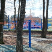 Bild vom Spielplatz anzeigen.