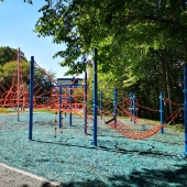 Bild vom Spielplatz anzeigen.