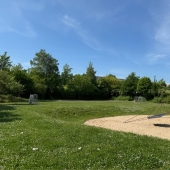 Bild vom Spielplatz anzeigen.