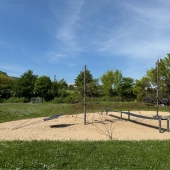 Bild vom Spielplatz anzeigen.