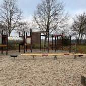 Bild vom Spielplatz anzeigen.
