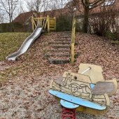 Bild vom Spielplatz anzeigen.
