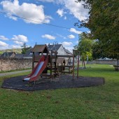 Bild vom Spielplatz anzeigen.