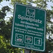 Bild vom Spielplatz anzeigen.