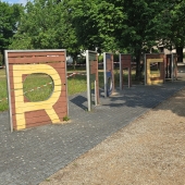 Bild vom Spielplatz anzeigen.