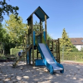 Bild vom Spielplatz anzeigen.