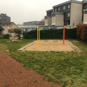 Bild vom Spielplatz anzeigen.