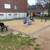 Bild vom Spielplatz anzeigen.